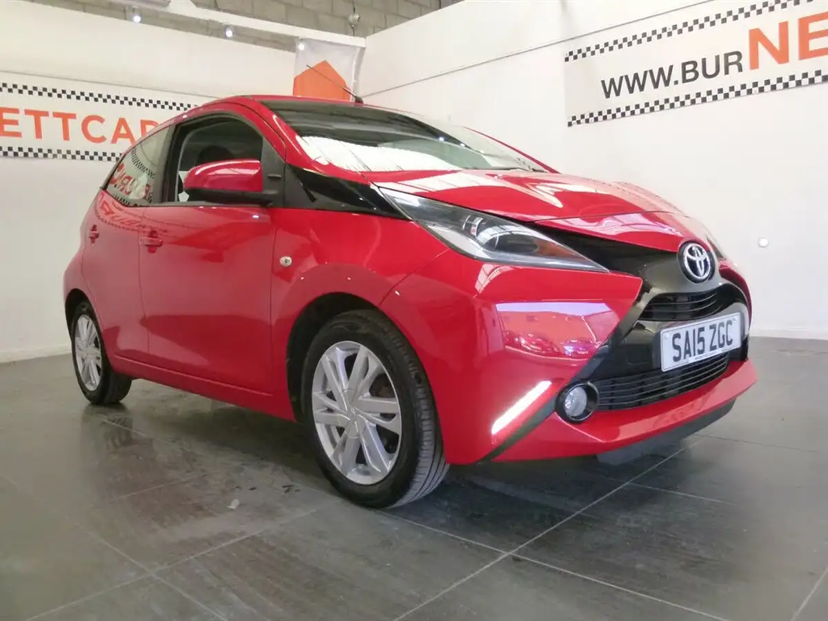 2015-toyota-aygo-10-x-pression-x-wave-x-tra-convenience-x-nav-big-19