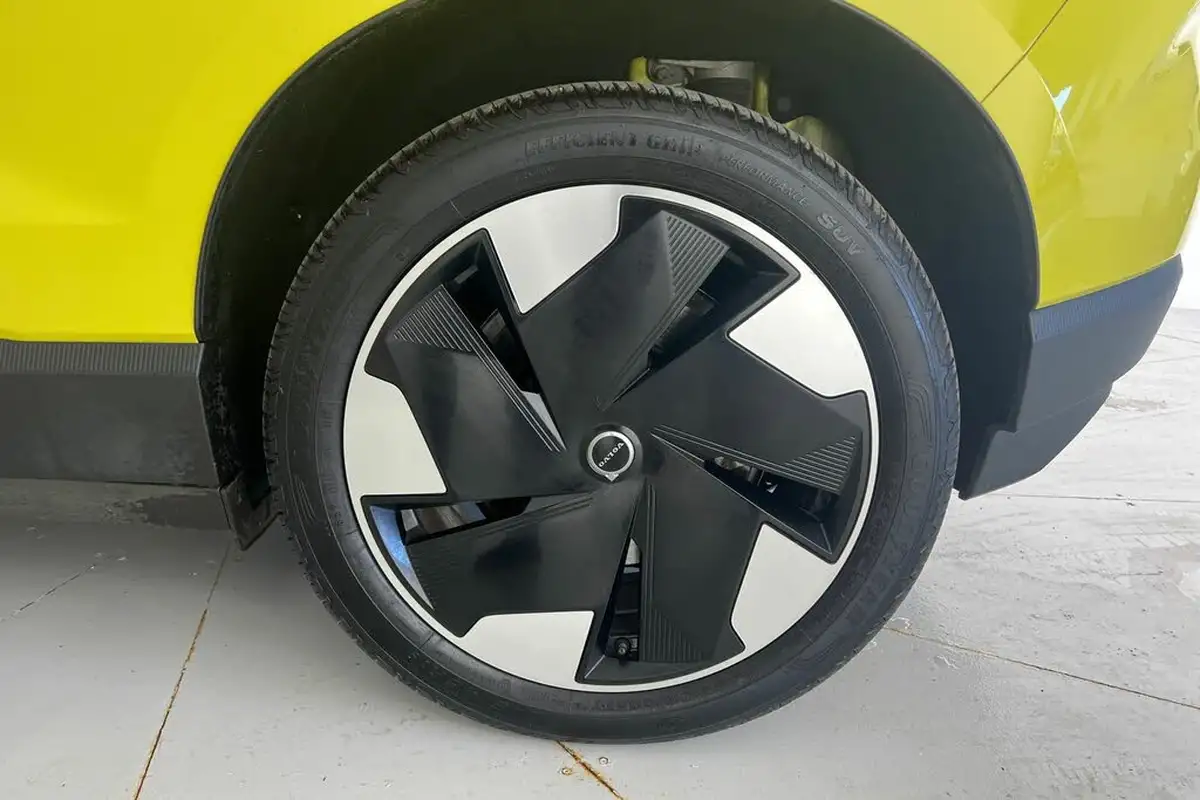 2024-volvo-ex30-e-single-motor-plus-extended-range-big-28