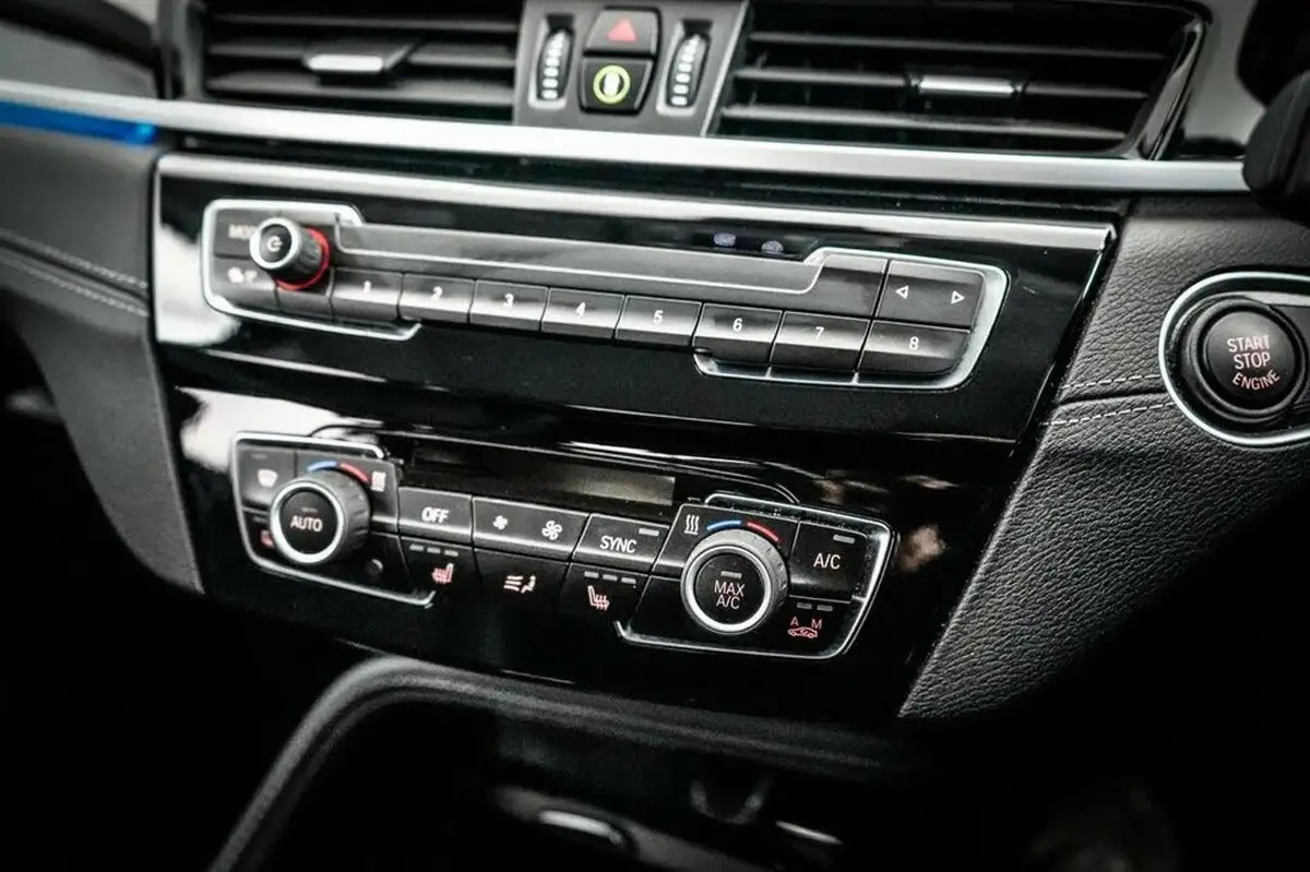 2022-bmw-x1-20-xdrive20i-xline-big-26