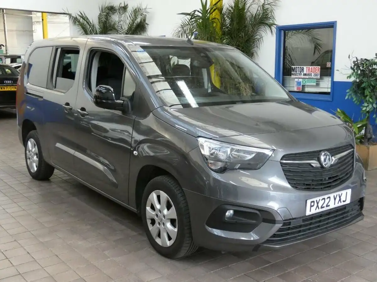 2022-vauxhall-combo-life-15-se-xl-100ps-big-10