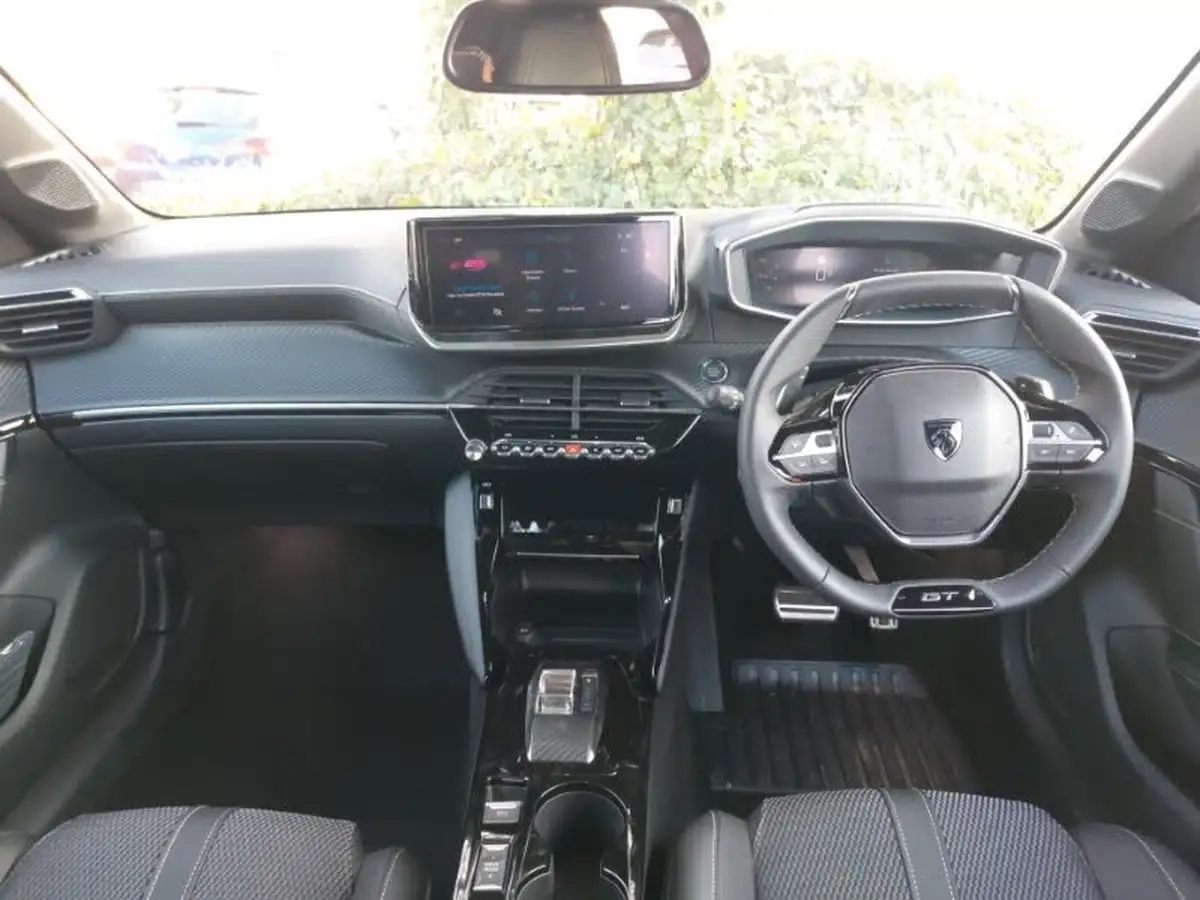 2025-peugeot-208-12-puretech-gt-100ps-hybrid-e-dsc6-big-2