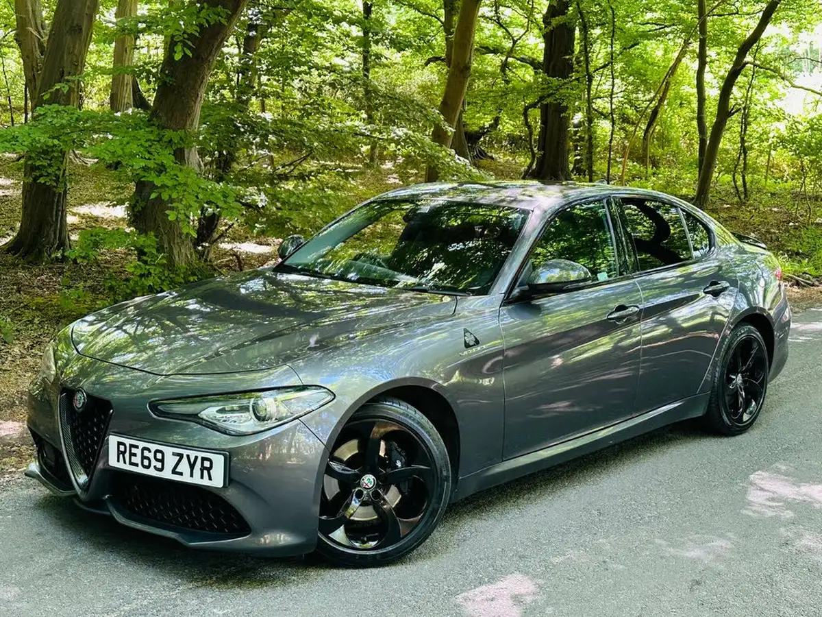 2019-alfa-romeo-giulia-20-veloce-big-29