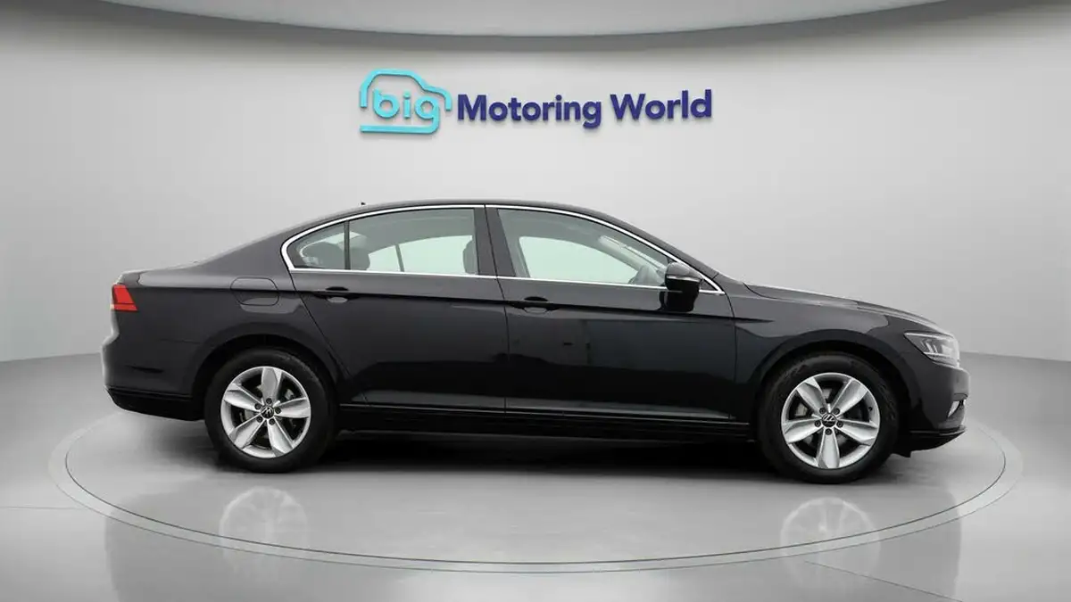 2021-volkswagen-passat-20tdi-se-nav-150ps-saloon-4d-dsg-big-7