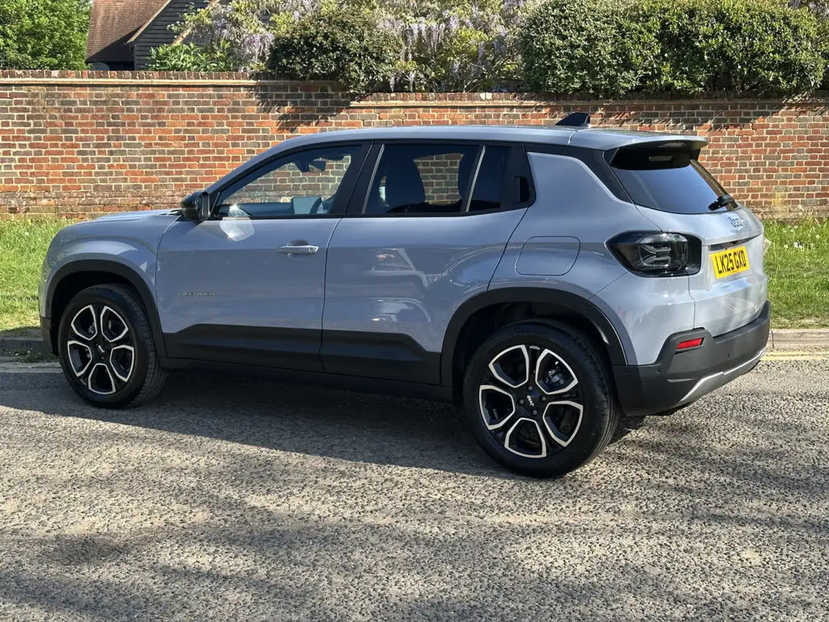 2025-jeep-avenger-12-gse-summit-e-hybrid-48v-auto-big-1