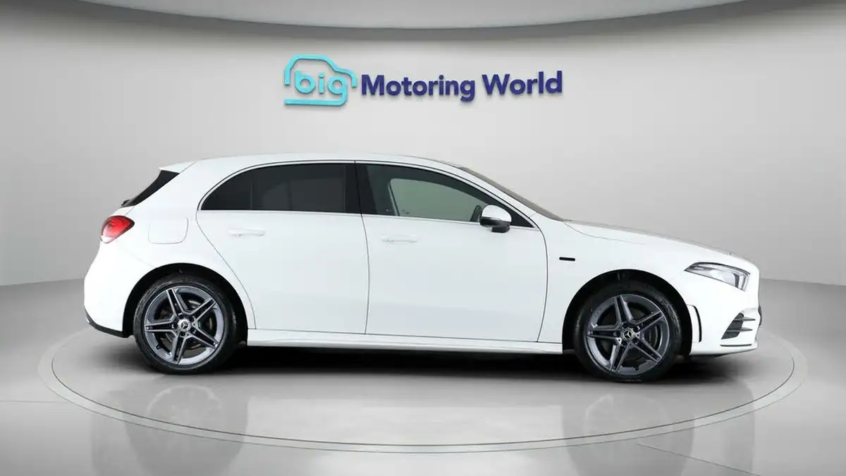 2020-mercedes-benz-a-class-13-a250e-amg-line-hatchback-5d-big-7