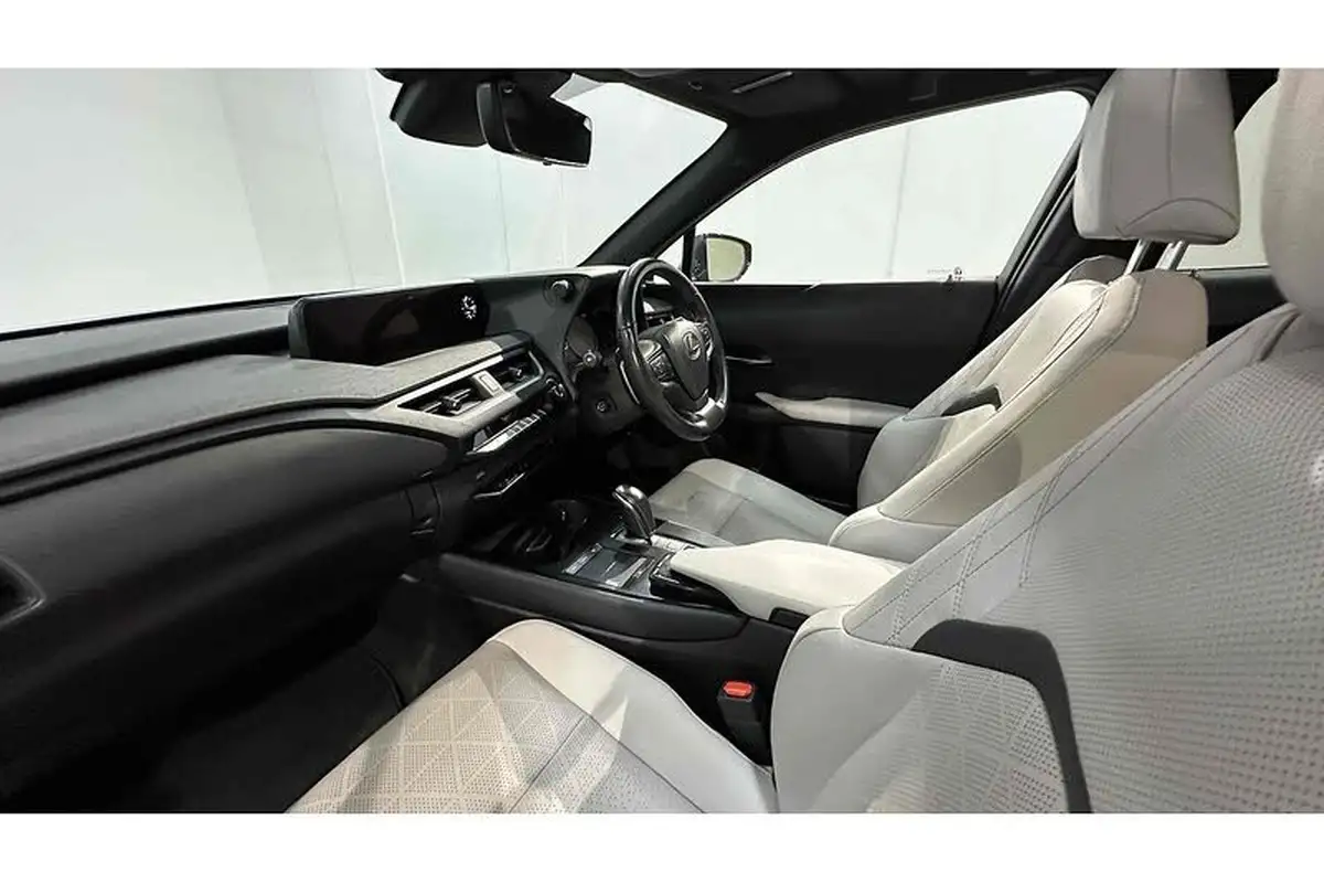 2021-lexus-ux-300e-e-ux-big-22