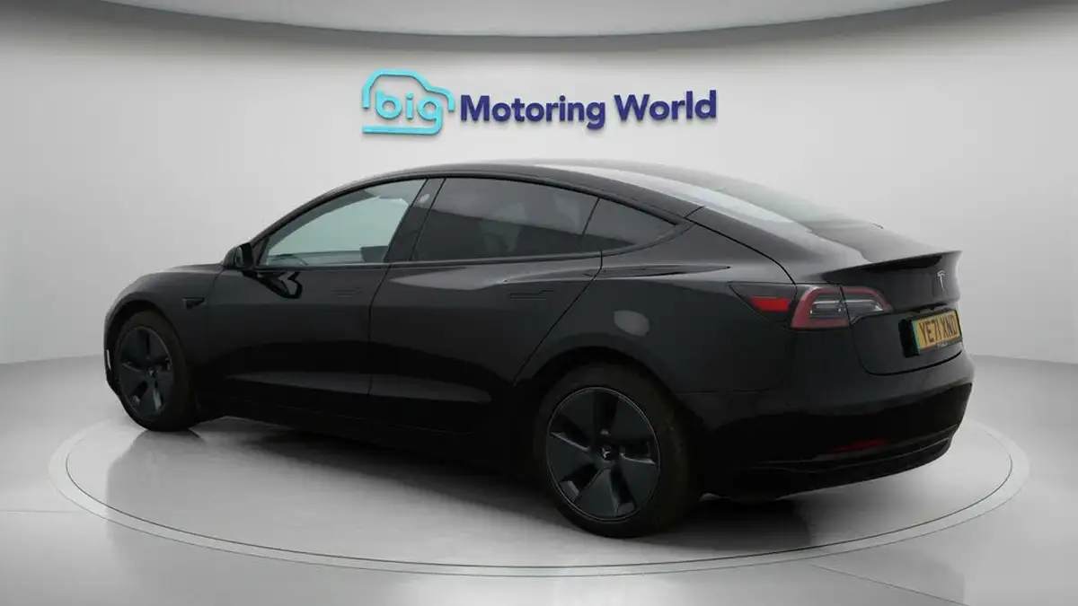 2021-tesla-model-3-e-long-range-awd-big-5