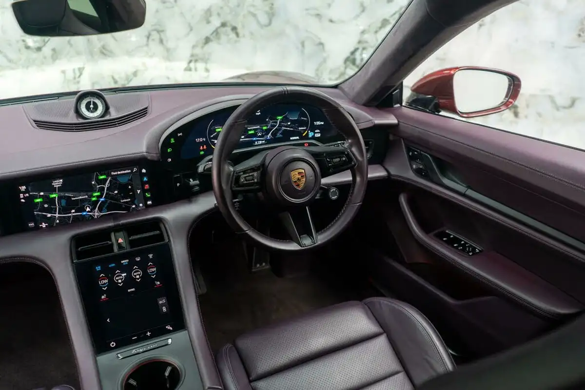 2020-porsche-taycan-e-turbo-big-12