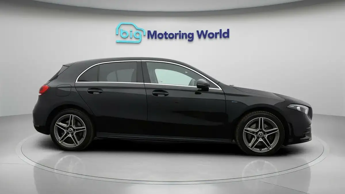 2021-mercedes-benz-a-class-13-a250e-amg-line-hatchback-5d-big-7