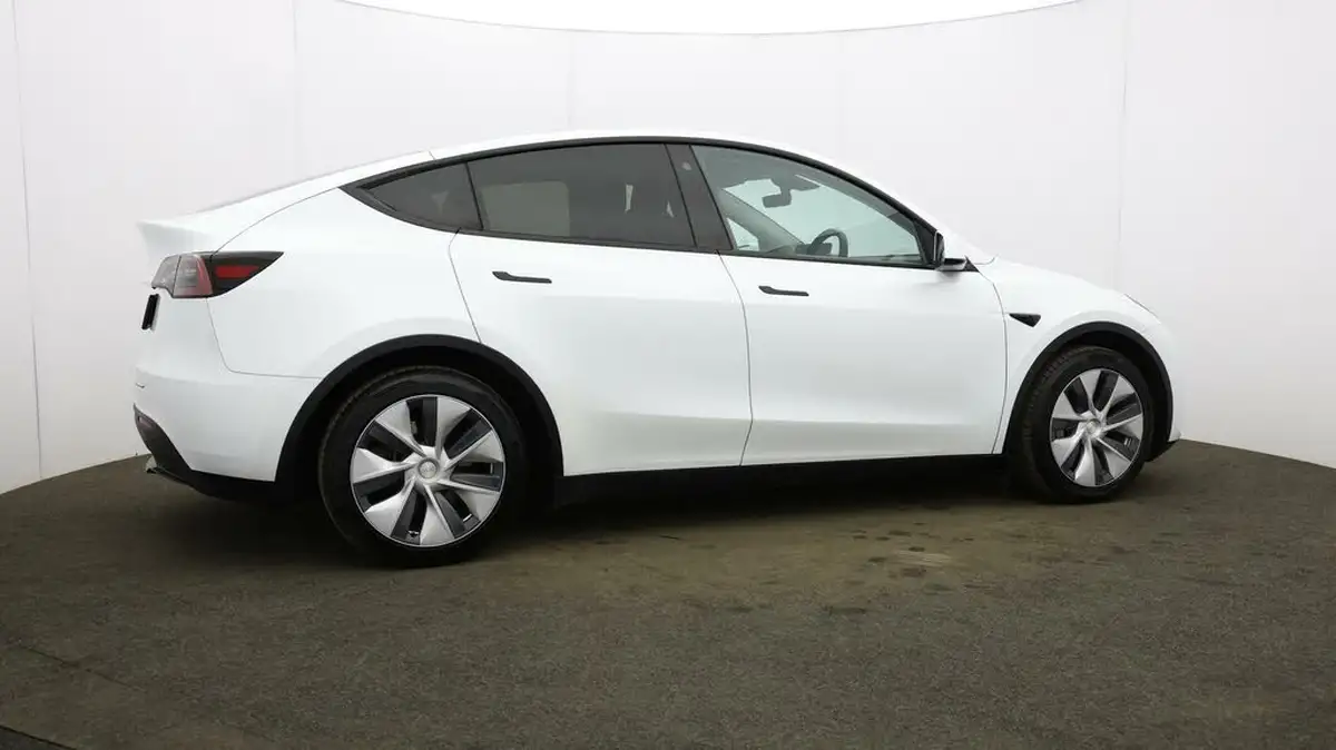 2023-tesla-model-y-e-rwd-big-54