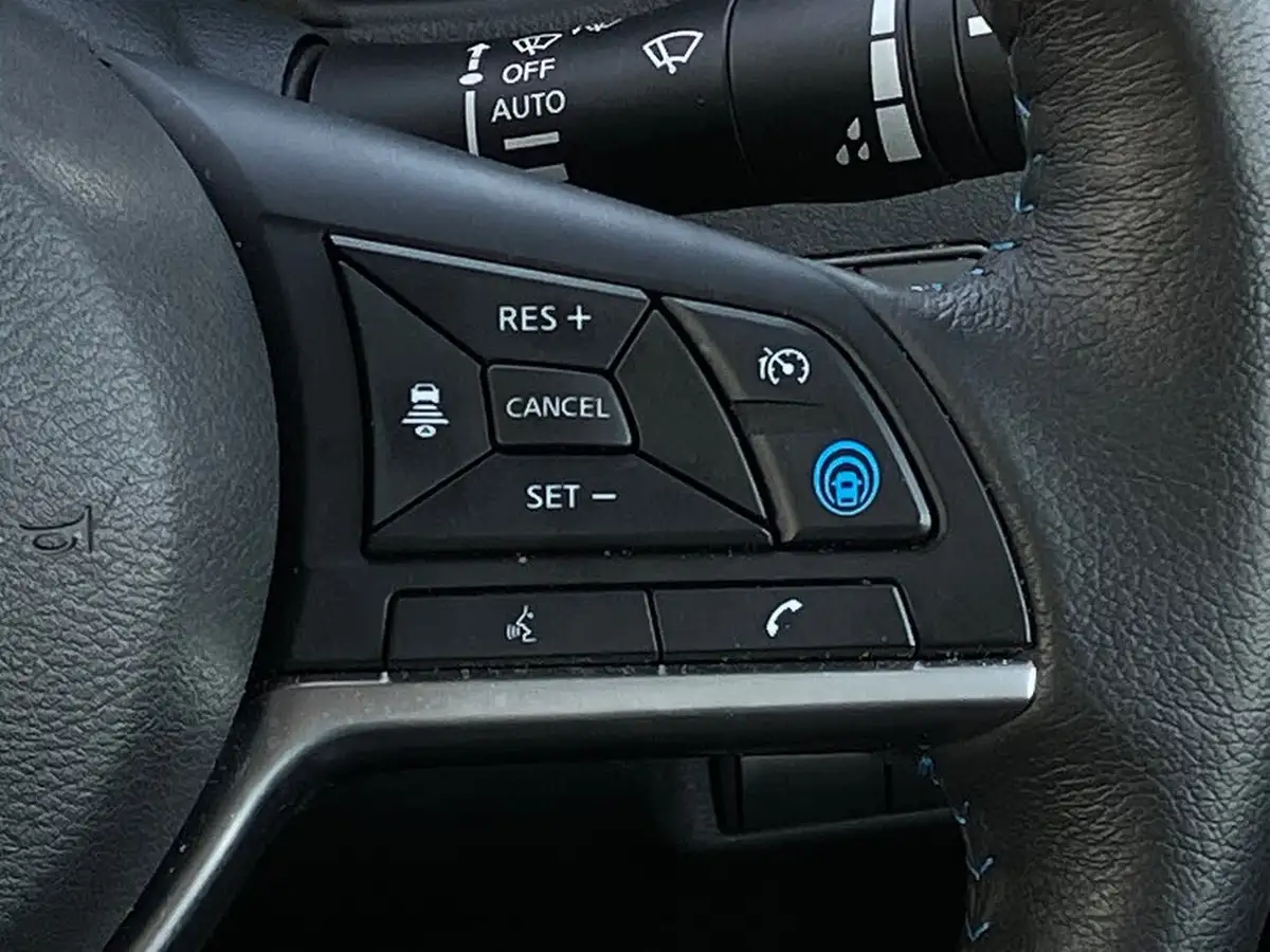 2024-nissan-leaf-e-tekna-39kwh-big-40