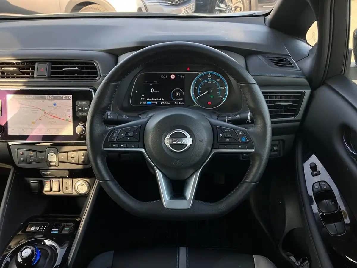 2024-nissan-leaf-e-tekna-39kwh-big-16