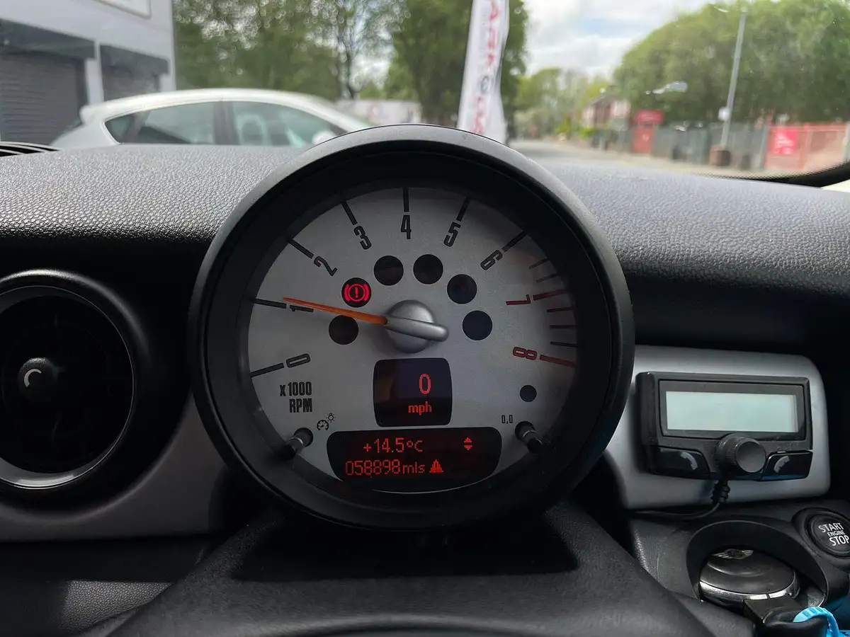 2011-mini-cooper-16-first-big-51