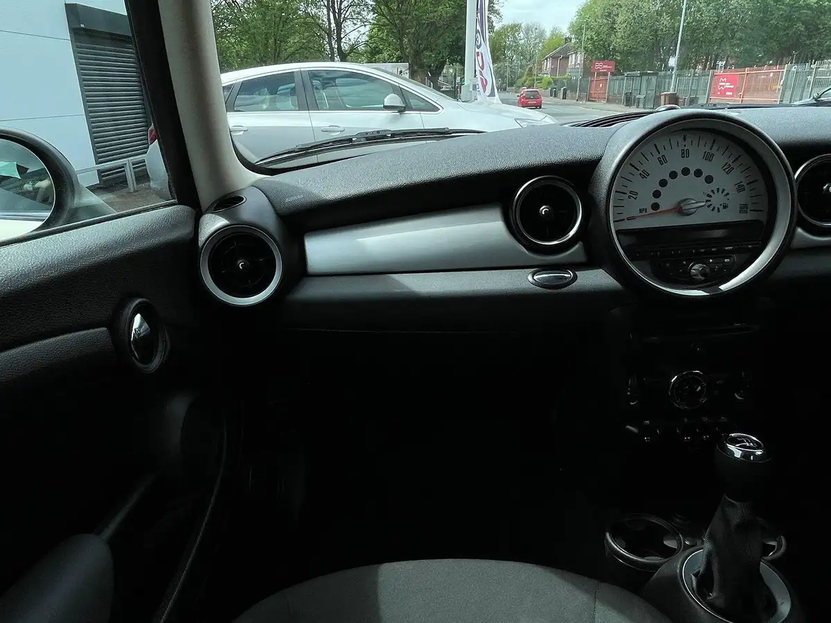 2011-mini-cooper-16-first-big-27