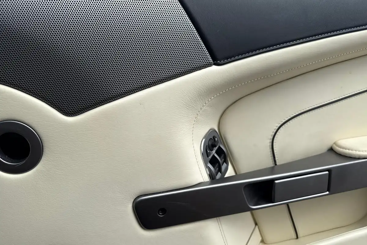 2015-aston-martin-db9-59-volante-big-18