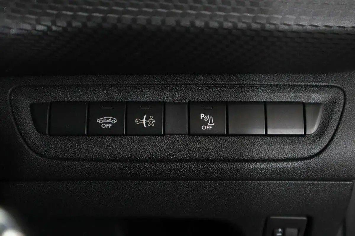 2018-peugeot-2008-suv-12-puretech-allure-premium-big-24