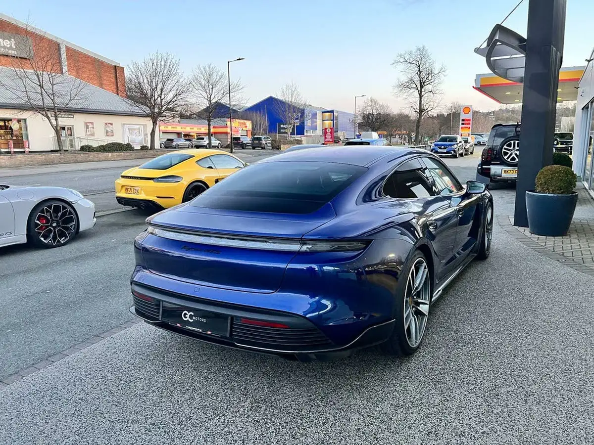 2023-porsche-taycan-e-gts-big-9