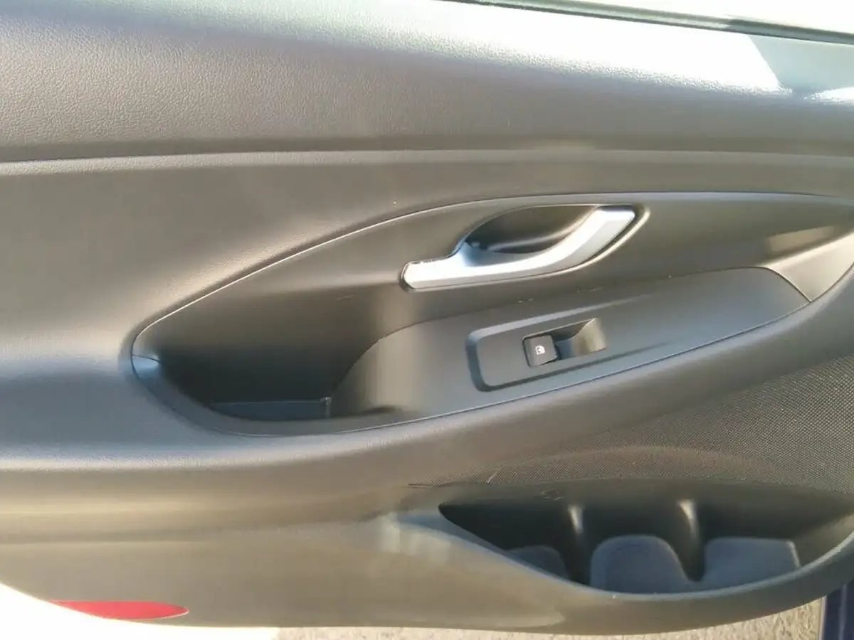 2018-hyundai-i30-10-t-gdi-se-hatchback-big-17