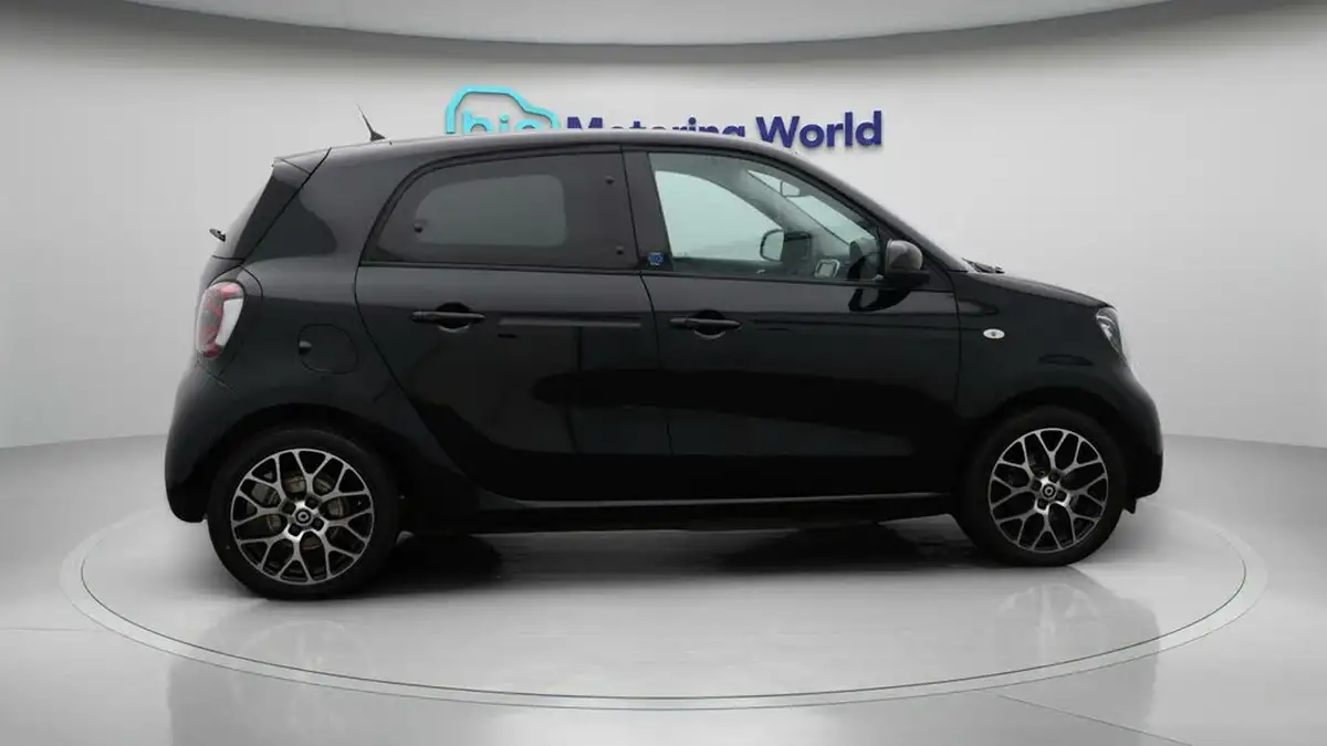 2021-smart-forfour-eq-exclusive-big-8