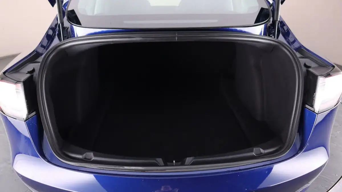 2020-tesla-model-3-e-long-range-big-17