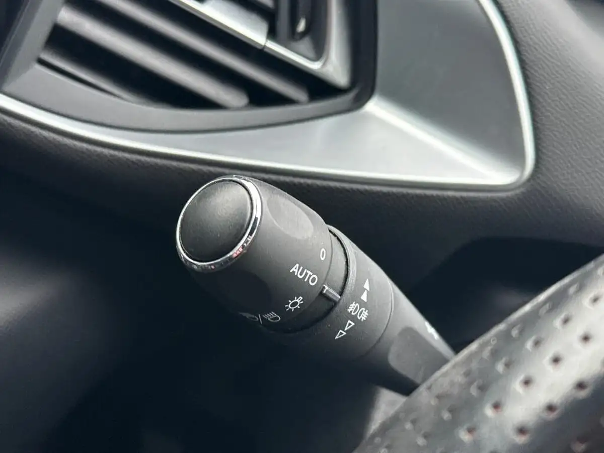 2021-peugeot-308-sw-12-puretech-gt-estate-big-21