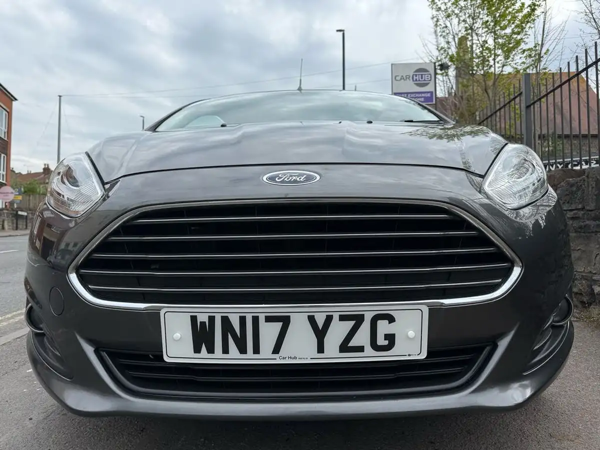 2017-ford-fiesta-125-zetec-3d-big-1