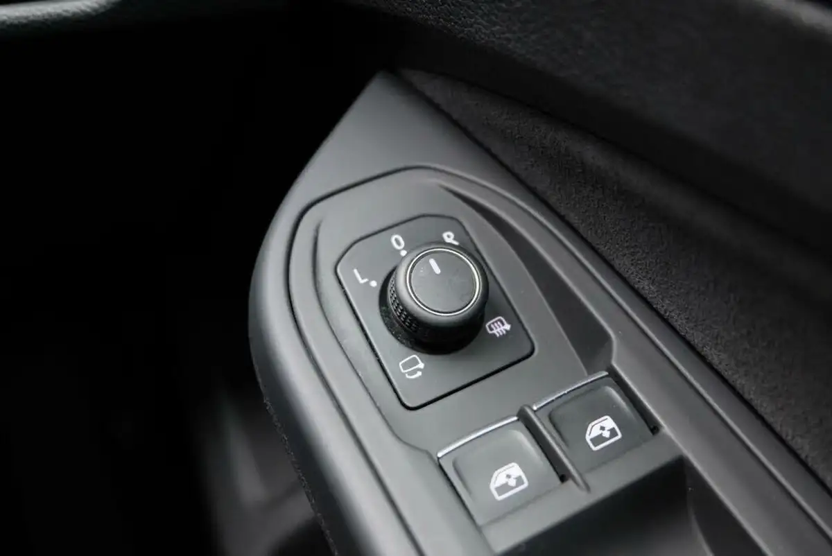 2023-volkswagen-golf-15-etsi-style-130ps-hatchback-big-26