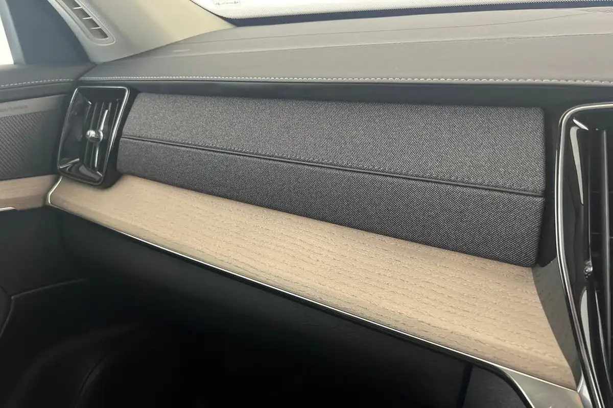 2025-volvo-xc90-20-b5-plus-big-35