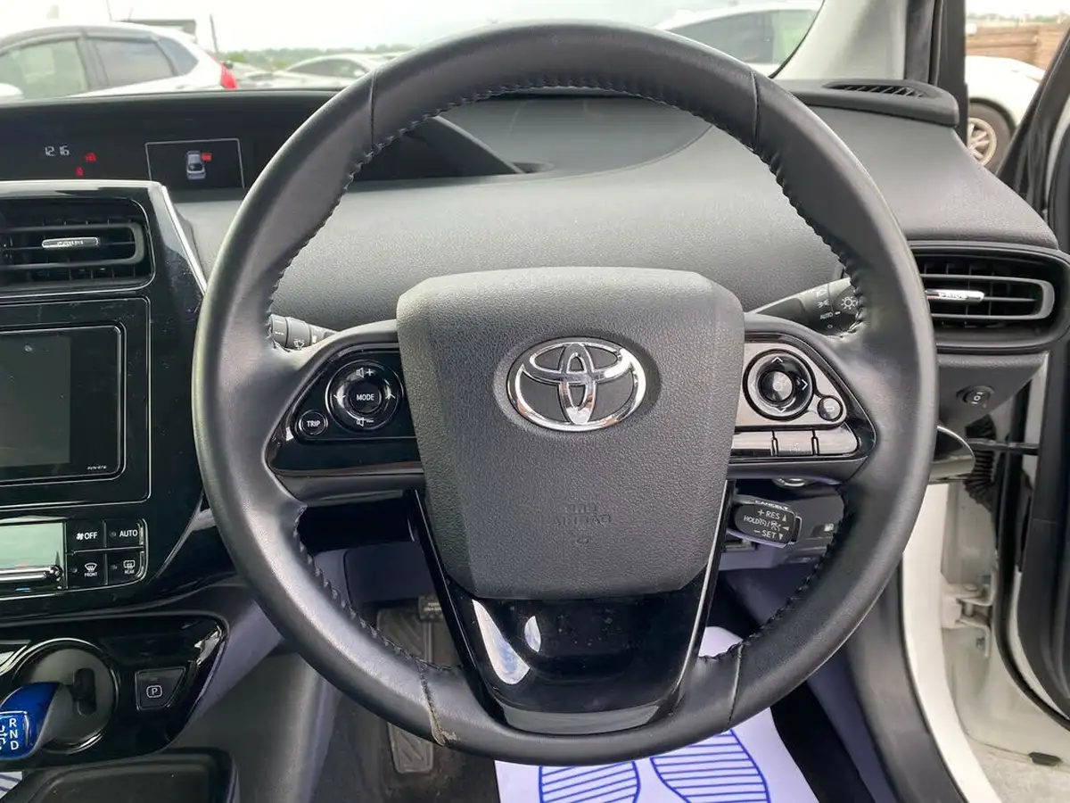 2019-toyota-prius-big-21