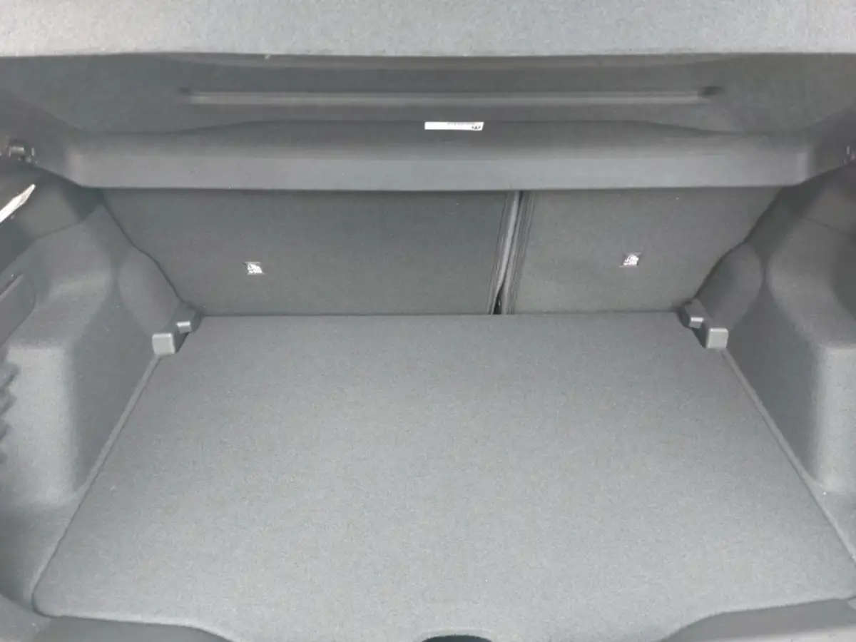2023-volvo-xc40-20-b3-core-big-7