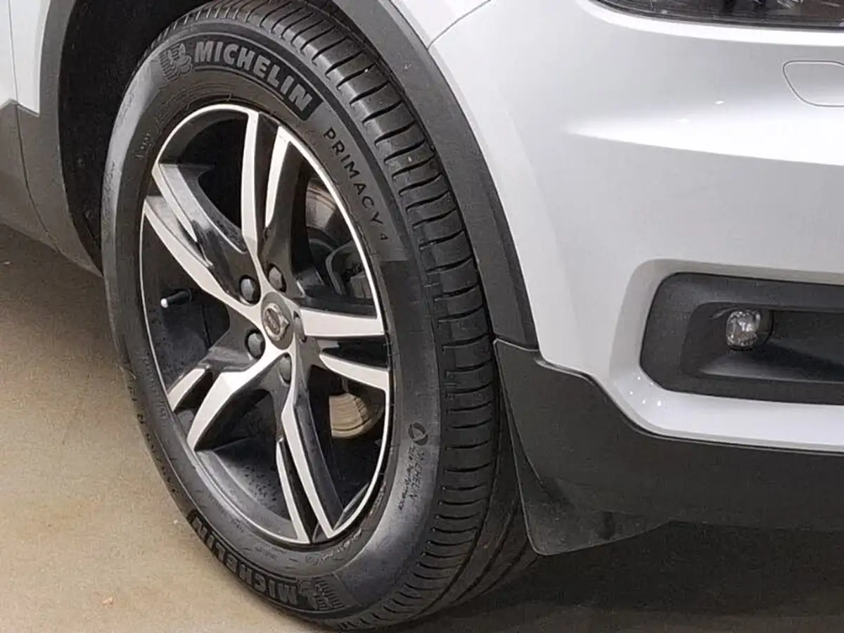2020-volvo-xc40-15-t3-r-design-big-8