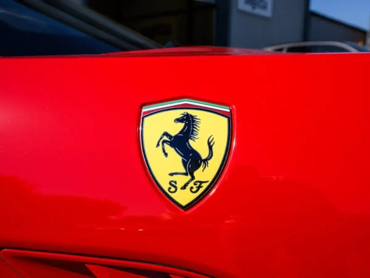 2010-ferrari-california-43-big-12