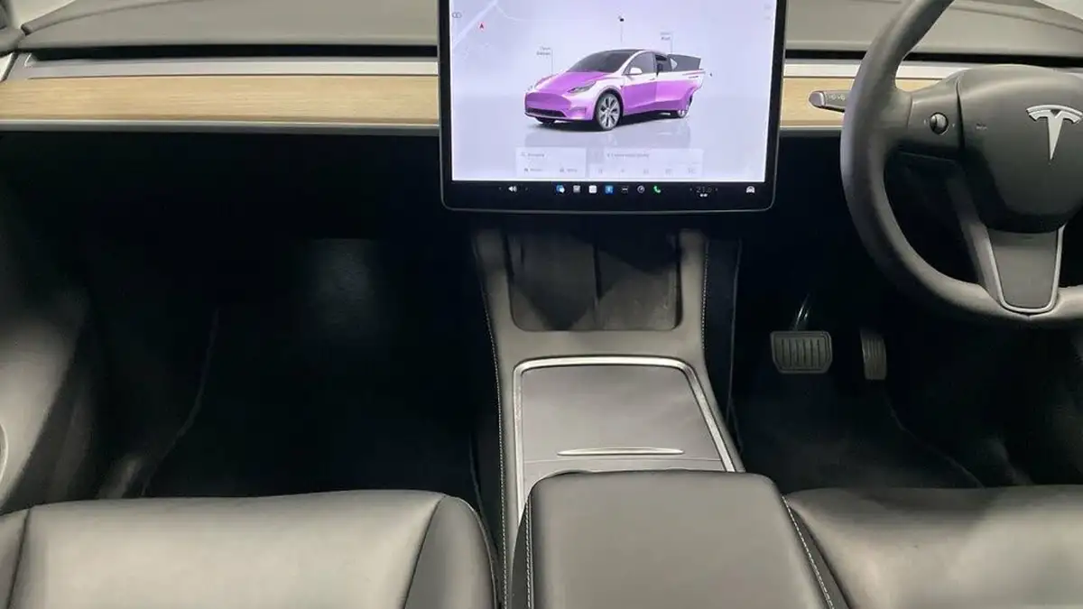 2022-tesla-model-y-e-long-range-big-15
