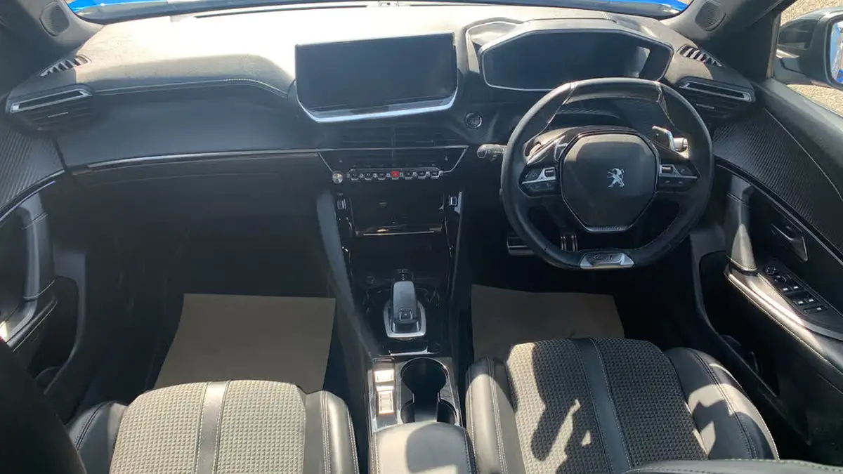 2021-peugeot-2008-suv-12-puretech-gt-eat8-big-3