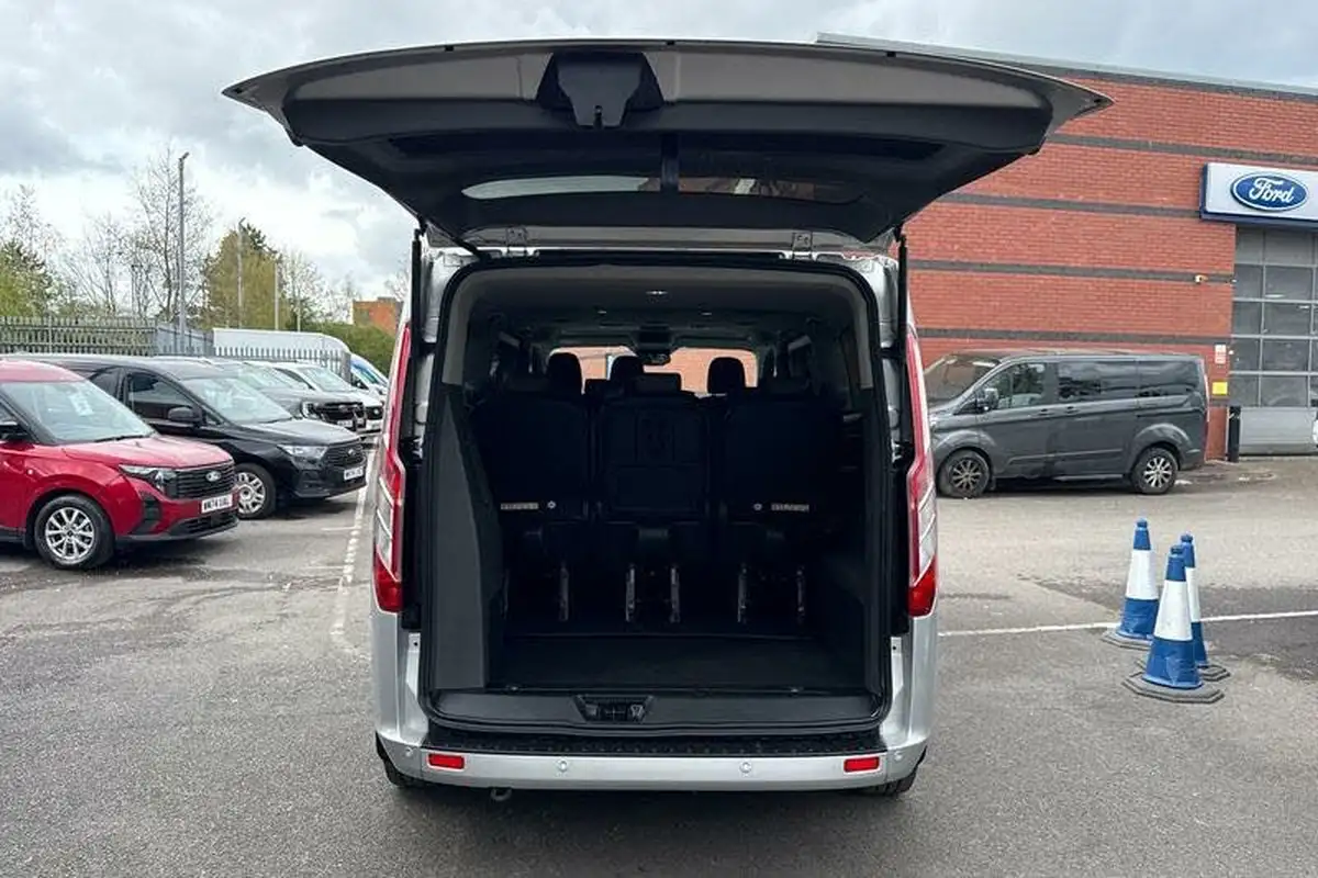 2023-ford-tourneo-custom-big-5