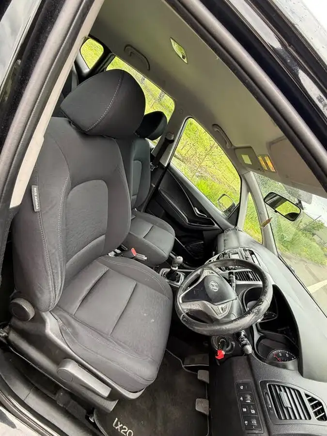 2012-hyundai-ix20-16td-active-big-4