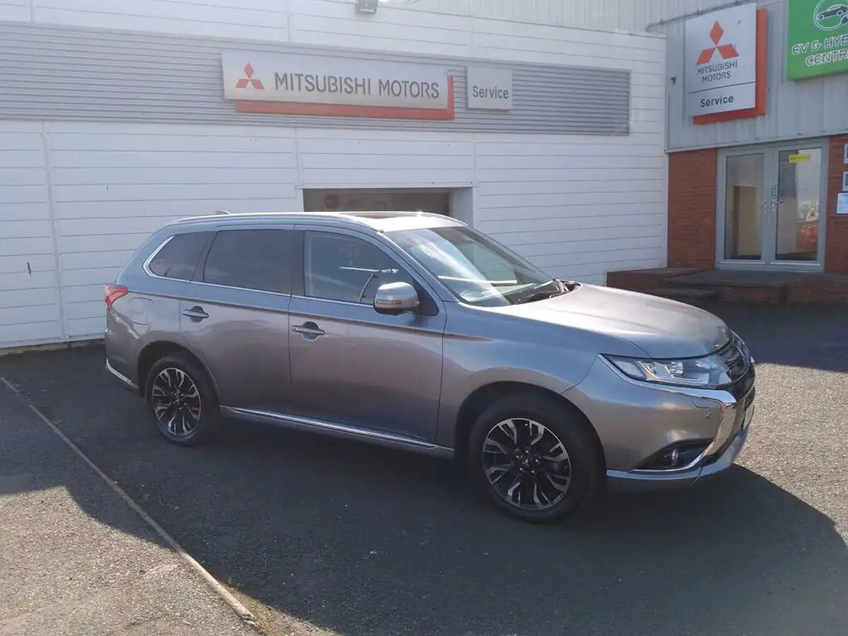 2017-mitsubishi-outlander-20-4hs-phev-5st-big-0