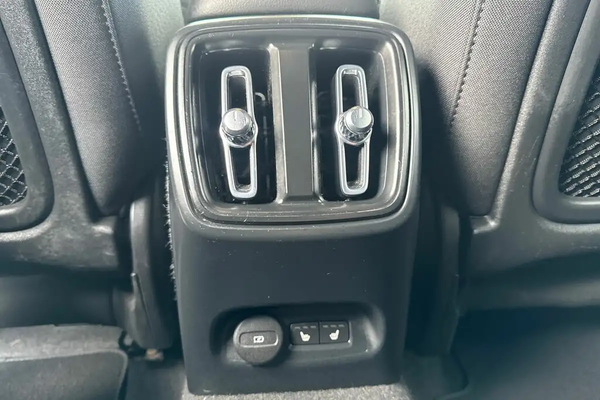 2022-volvo-xc40-e-twin-recharge-plus-big-34