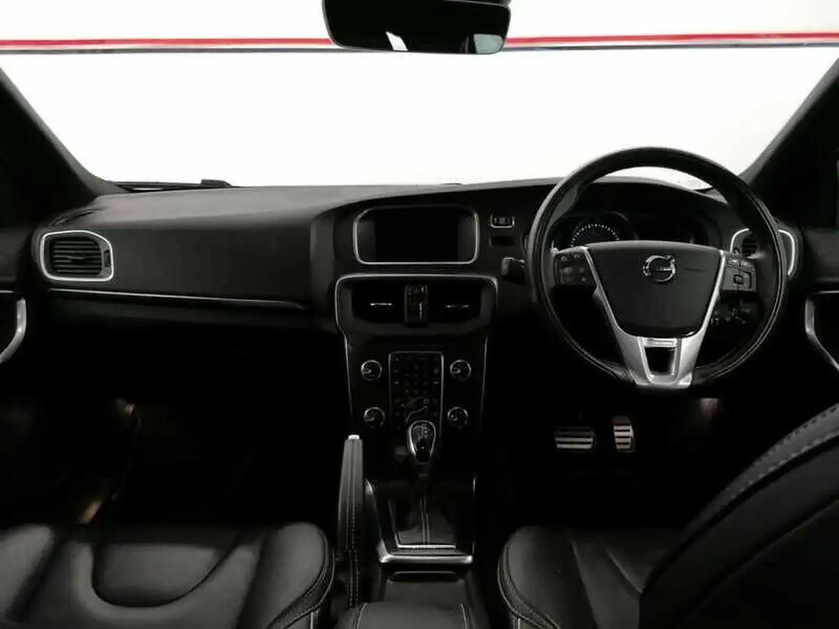 2019-volvo-v40-15-t3-r-design-edition-big-15