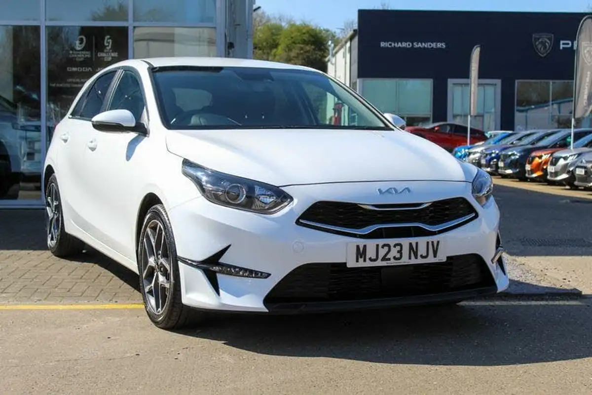 2022-kia-ceed-15-t-gdi-3-hatchback-big-37