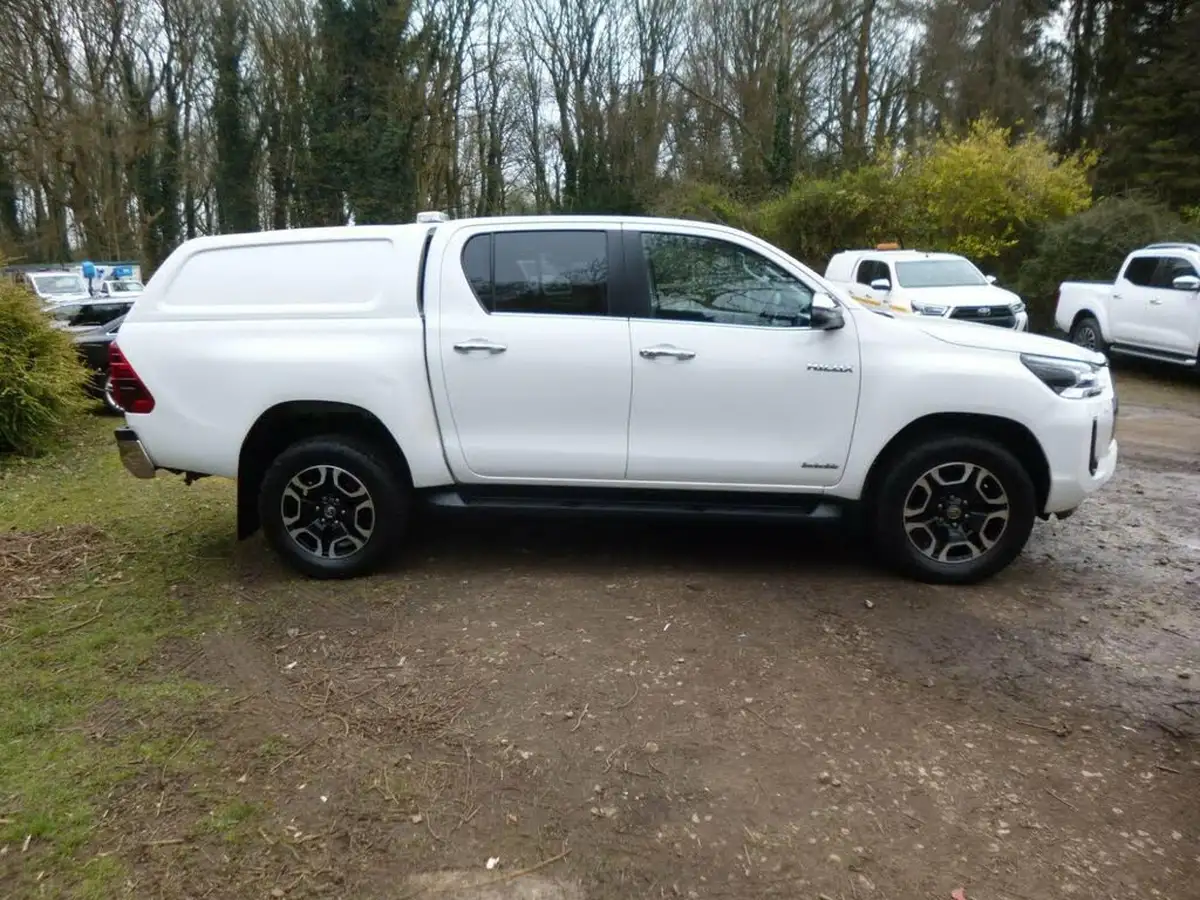 2021-toyota-hi-lux-24d-4d-invincible-150hpeu6d-big-6