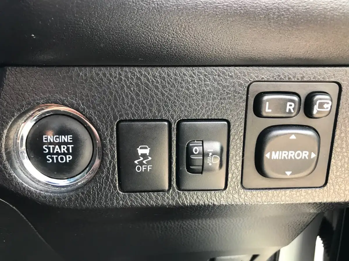 2015-toyota-rav4-20td-icon-20d-4d-awd-big-27