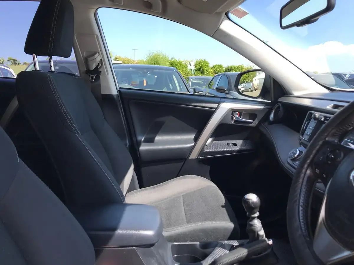 2015-toyota-rav4-20td-icon-20d-4d-awd-big-3