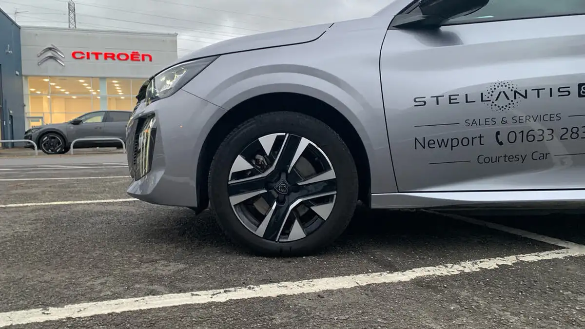 2024-peugeot-208-e-e-style-big-13