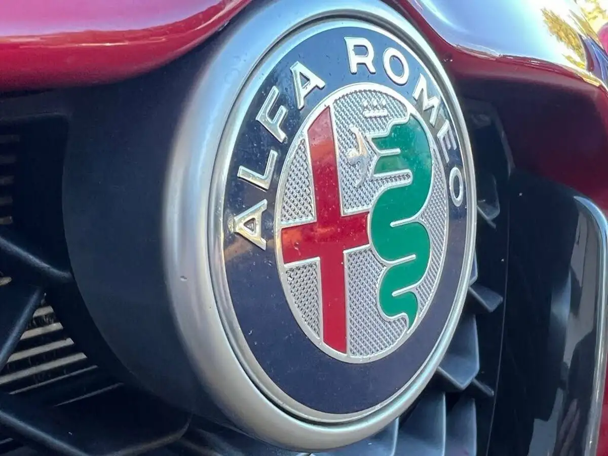 2020-alfa-romeo-giulia-20-nero-edizione-big-17