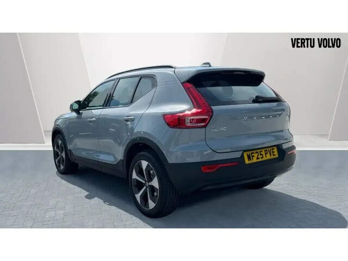 2025-volvo-xc40-20-b4-plus-big-1