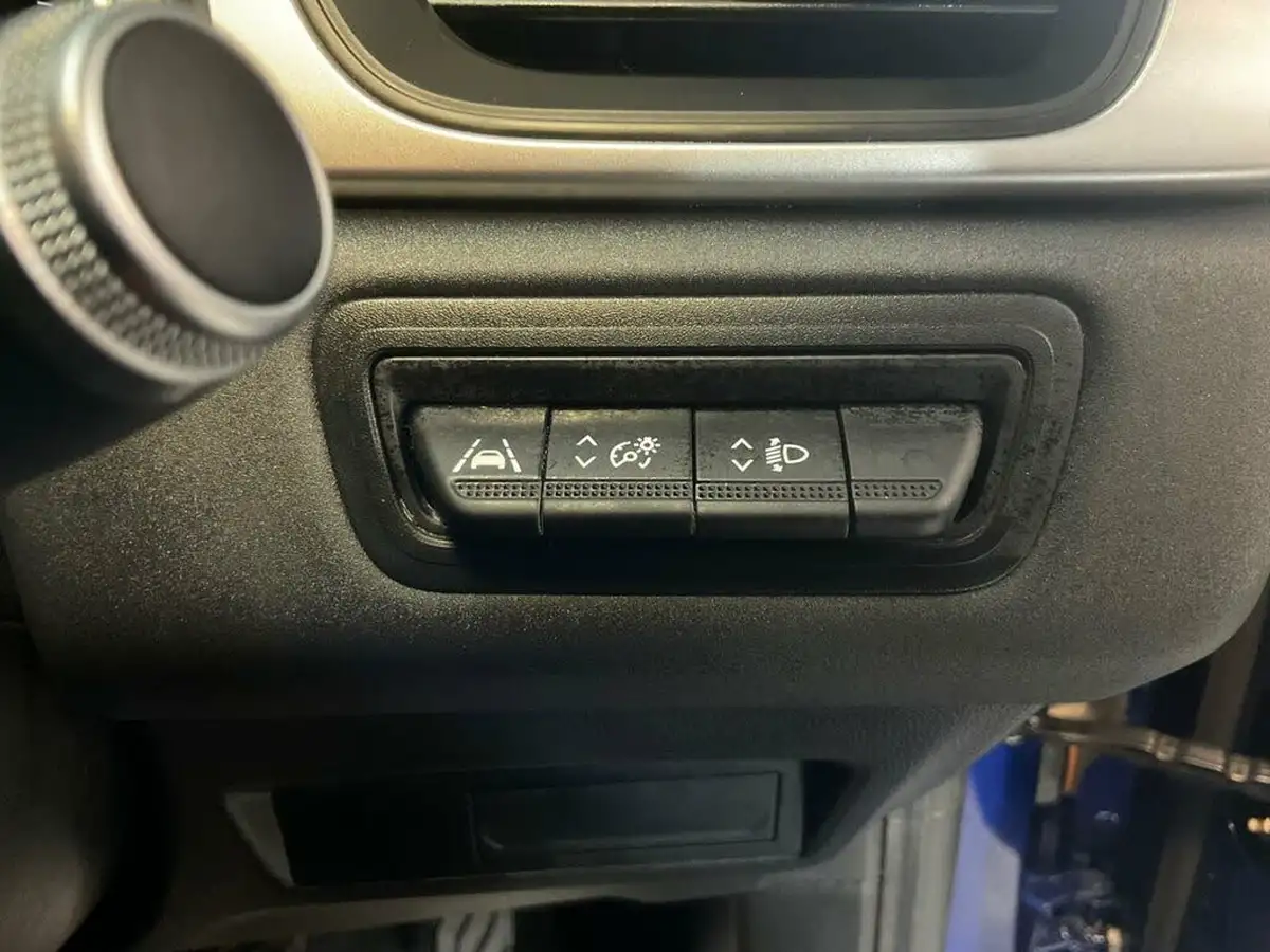 2021-renault-captur-13-tce-iconic-edition-edc-auto-big-32