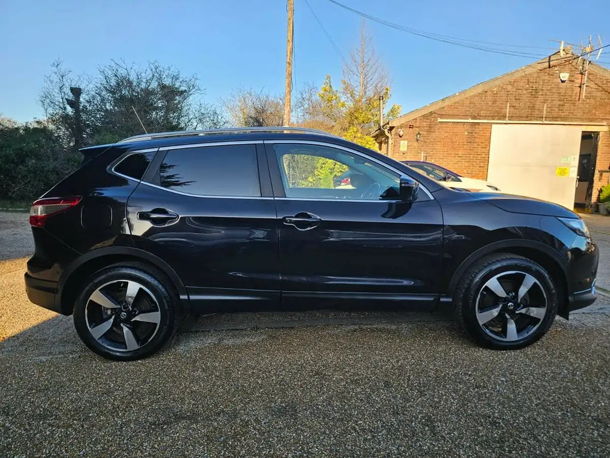 2015-nissan-qashqai-12-n-tec-xtronic-cvt-big-3
