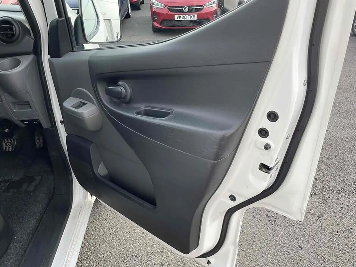 2021-nissan-env200-e-visia-panel-van-auto-big-22