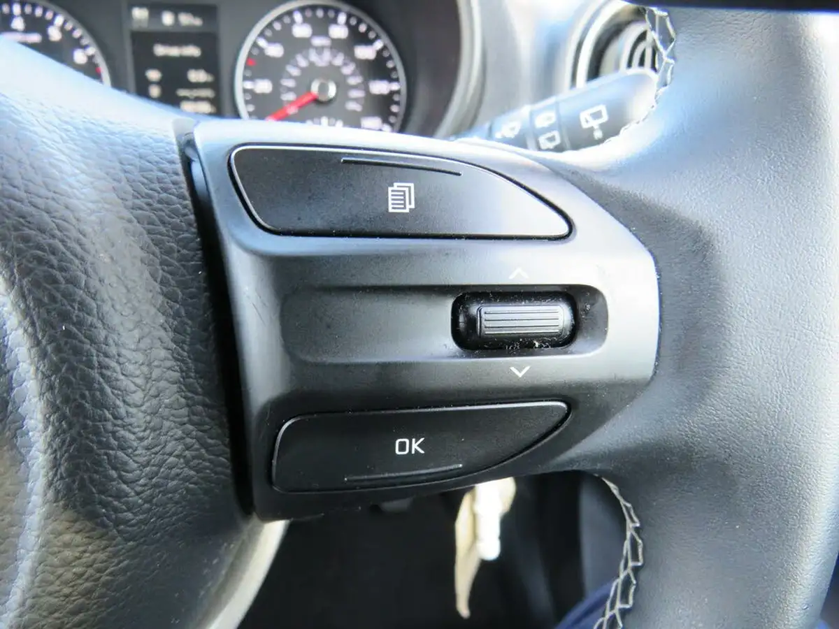 2023-kia-picanto-10-2-auto-seq-big-15